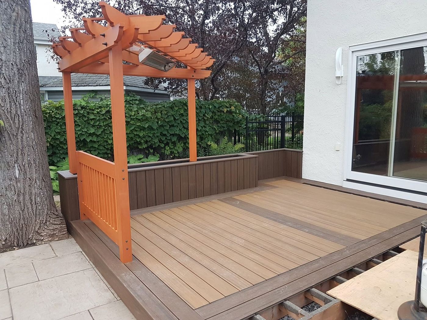 Terrasse en composite avec pergola